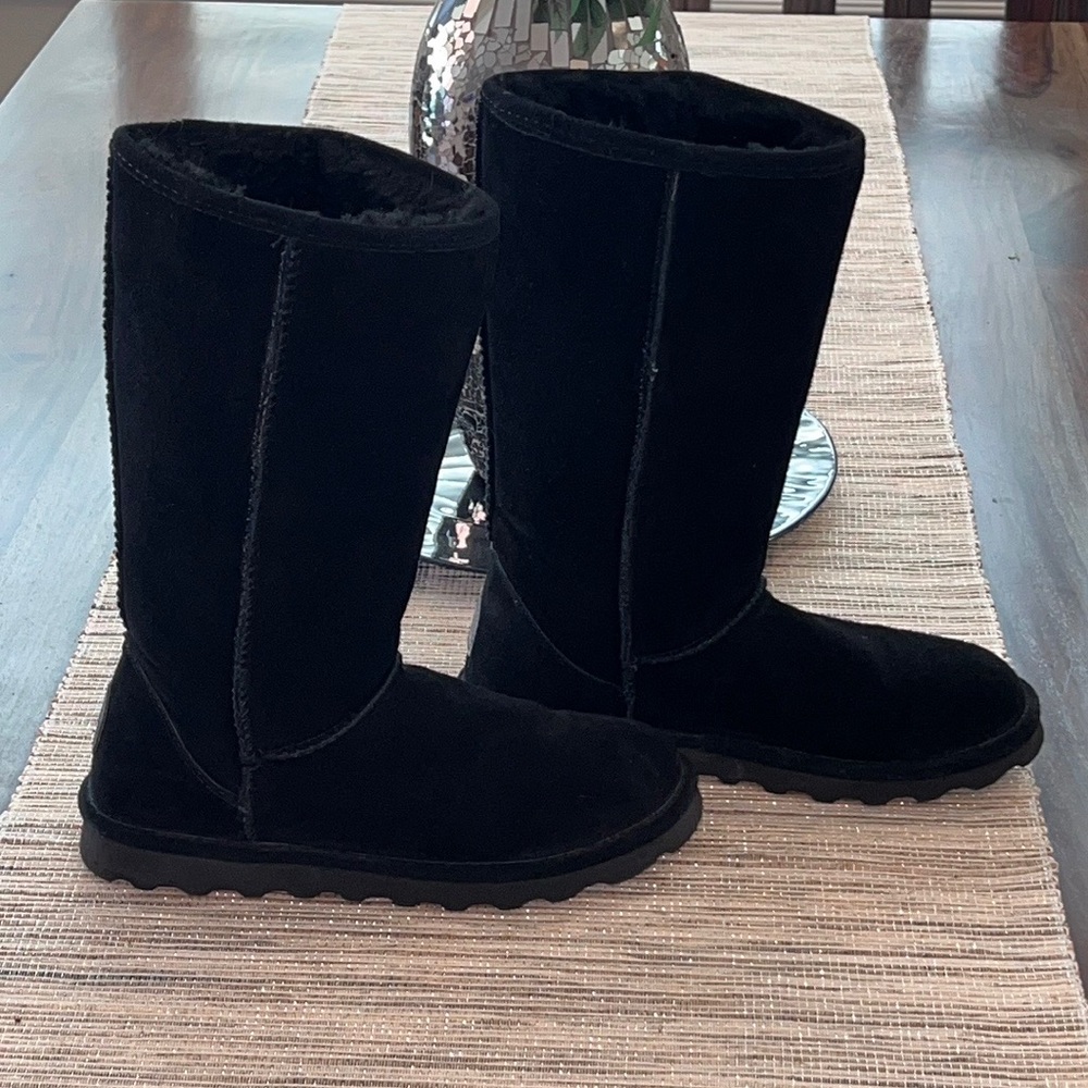 🐾BEARPAW🐾 “Elle” Tall Sheepskin Boots in Black.